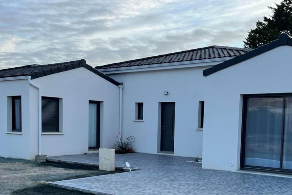 Maison Neuve De Standing 150 M2 Croix-Chapeau Exterior photo